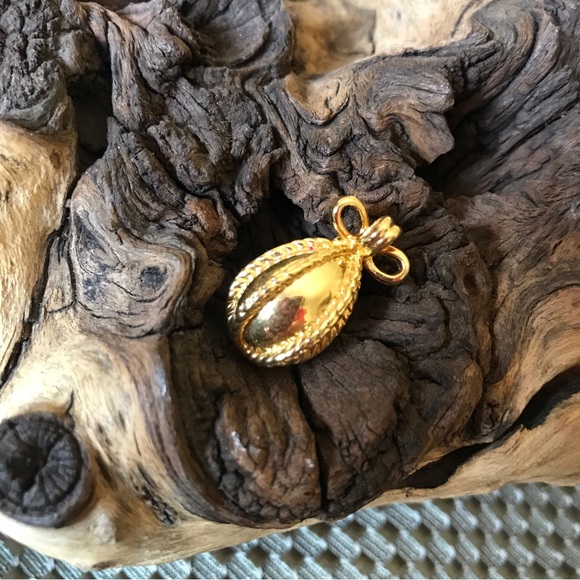 Joan Rivers Vintage Faberge Egg Gold Tone Bow Rope Classic Post Earrings SIGNED - Picture 7 of 10